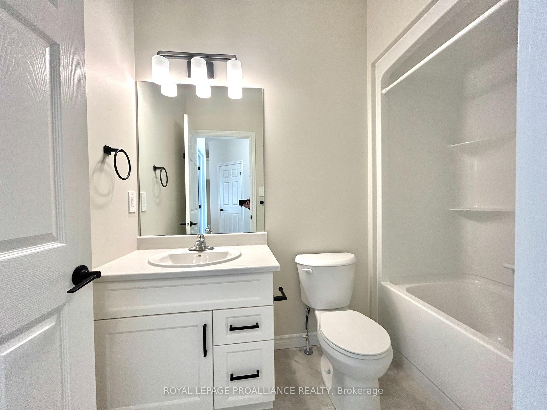 Photo 4 of 43 Athabaska Drive, Belleville, Thurlow Ward — HOMEH