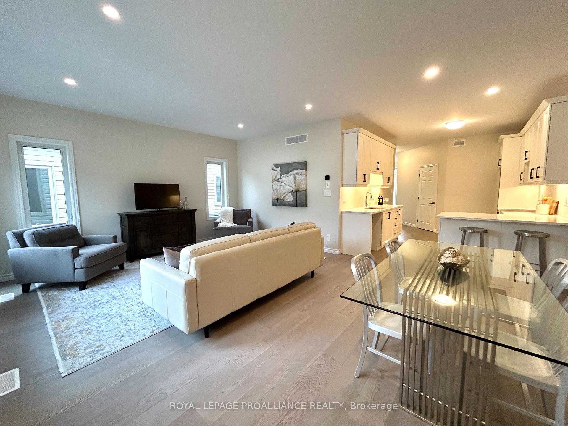 Photo 14 of 43 Athabaska Drive, Belleville, Thurlow Ward — HOMEH
