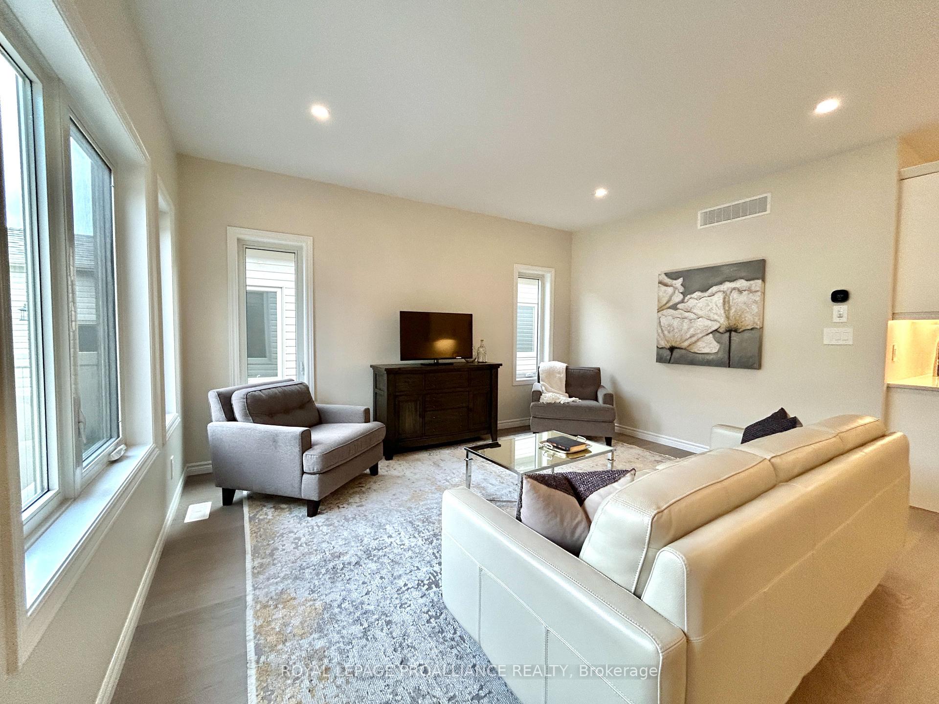 Photo 20 of 43 Athabaska Drive, Belleville, Thurlow Ward — HOMEH