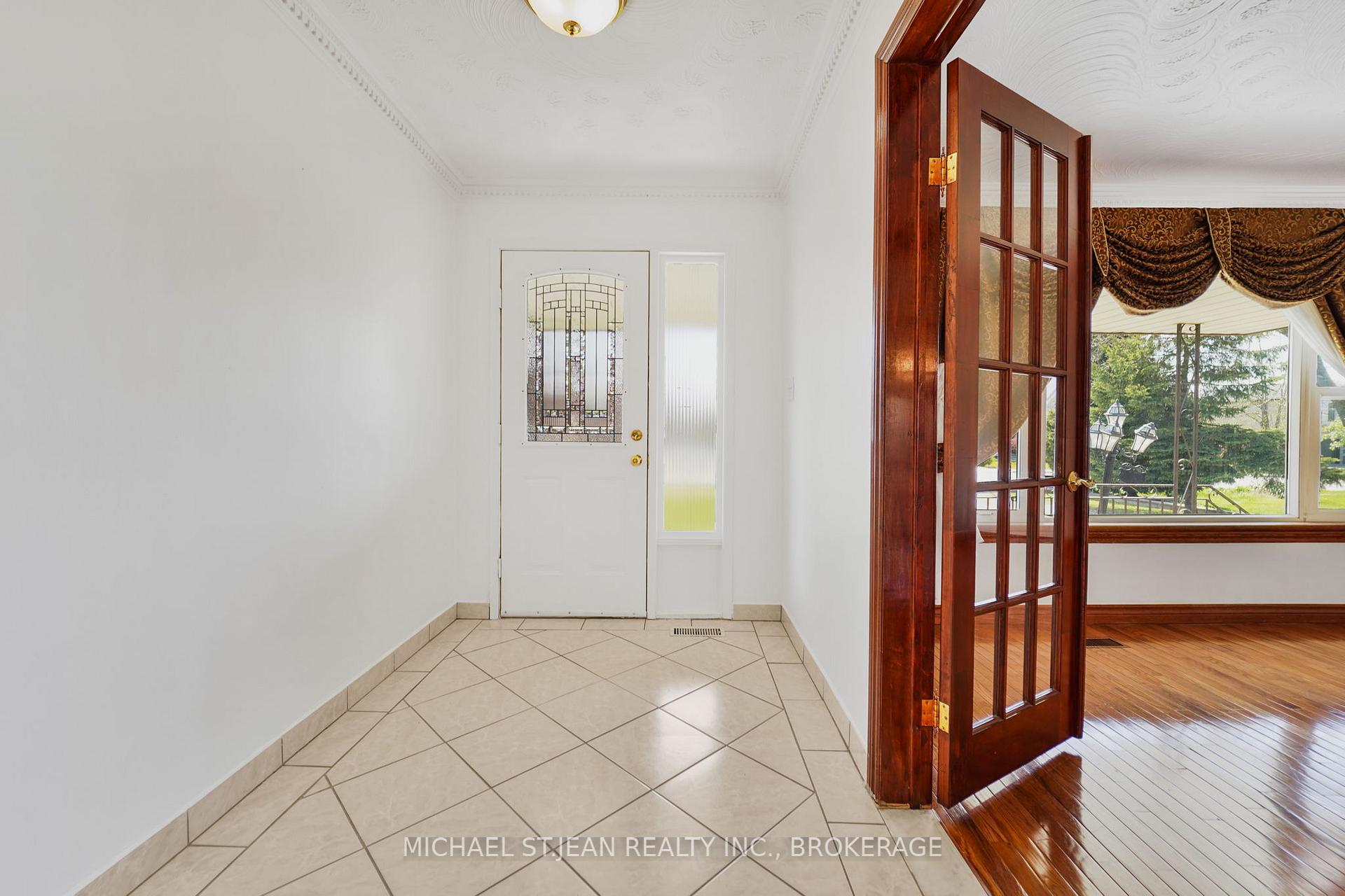 Photo 3 of 234 Highland Road W, Hamilton, Stoney Creek Mountain — HOMEH