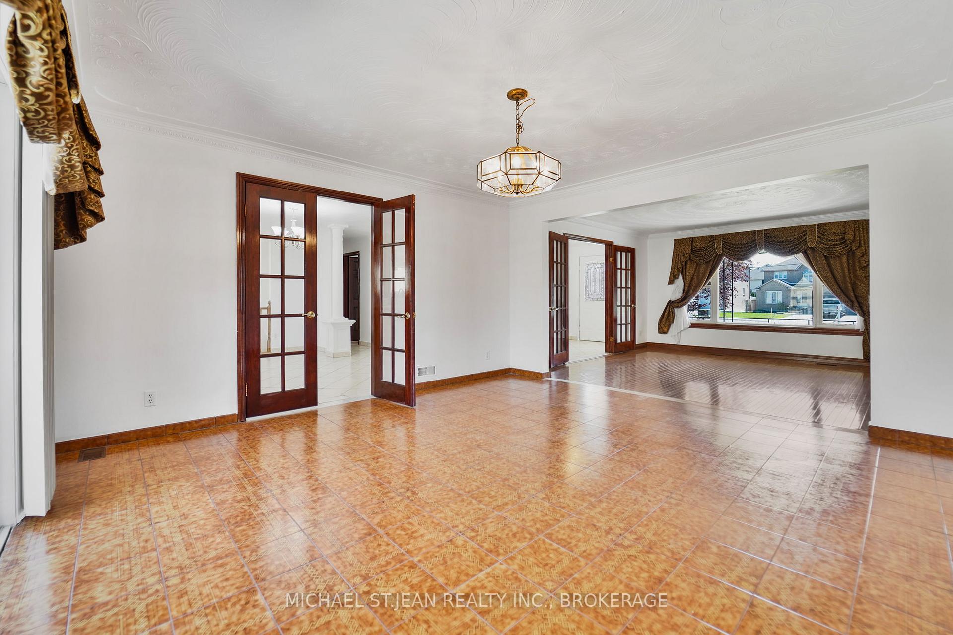 Photo 6 of 234 Highland Road W, Hamilton, Stoney Creek Mountain — HOMEH