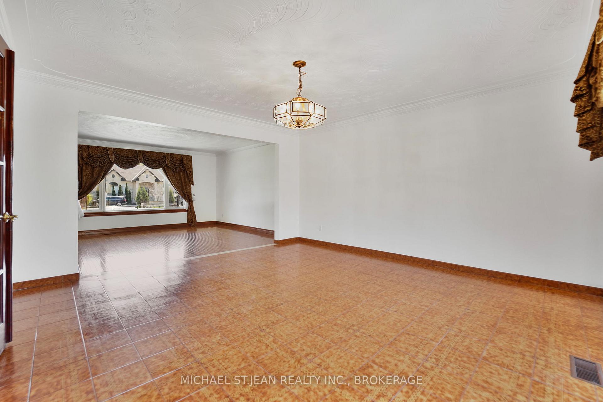 Photo 4 of 234 Highland Road W, Hamilton, Stoney Creek Mountain — HOMEH