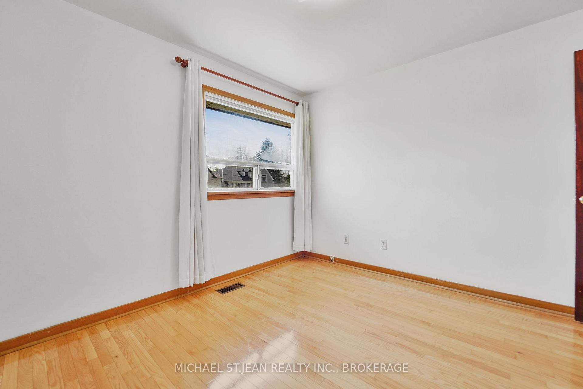 Photo 7 of 234 Highland Road W, Hamilton, Stoney Creek Mountain — HOMEH