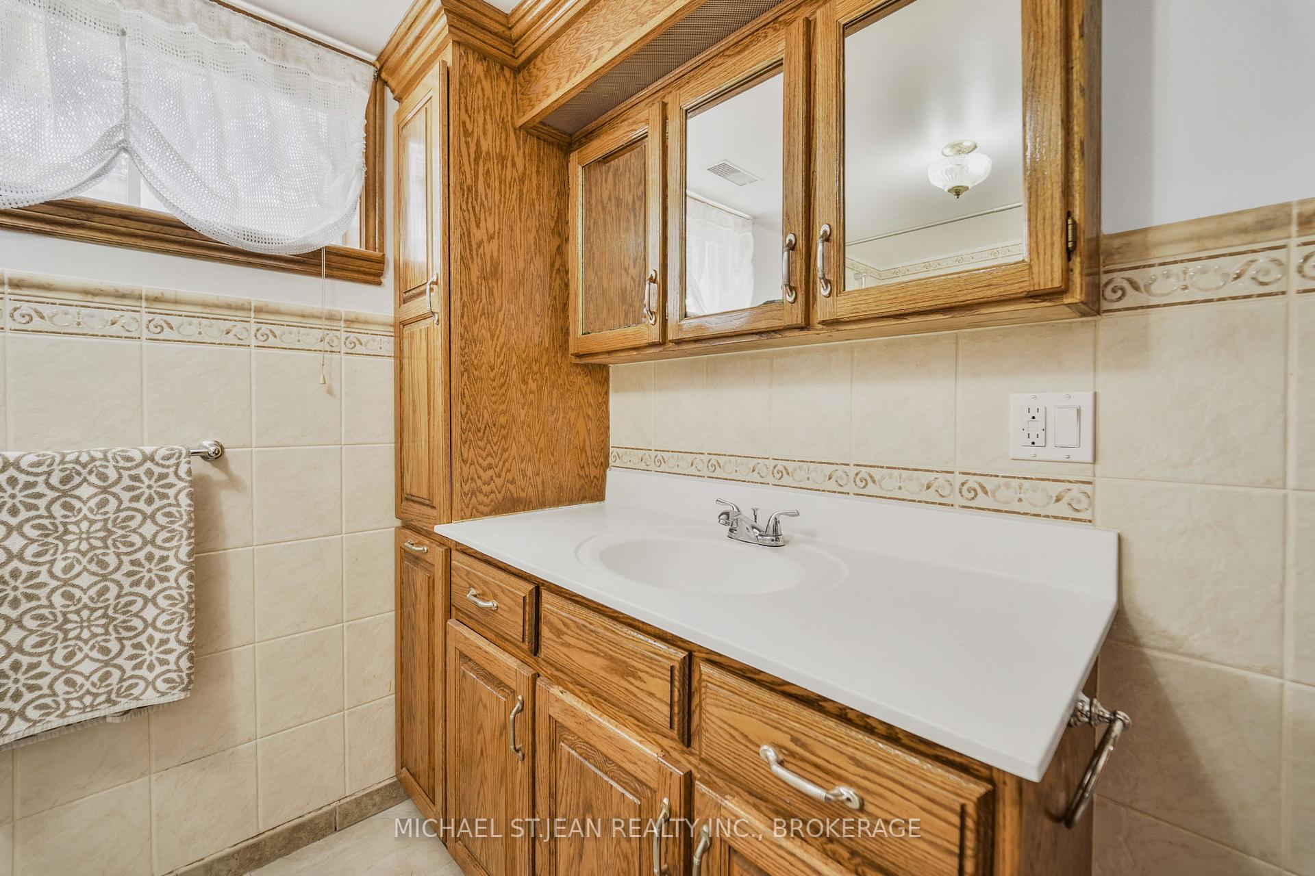 Photo 12 of 234 Highland Road W, Hamilton, Stoney Creek Mountain — HOMEH