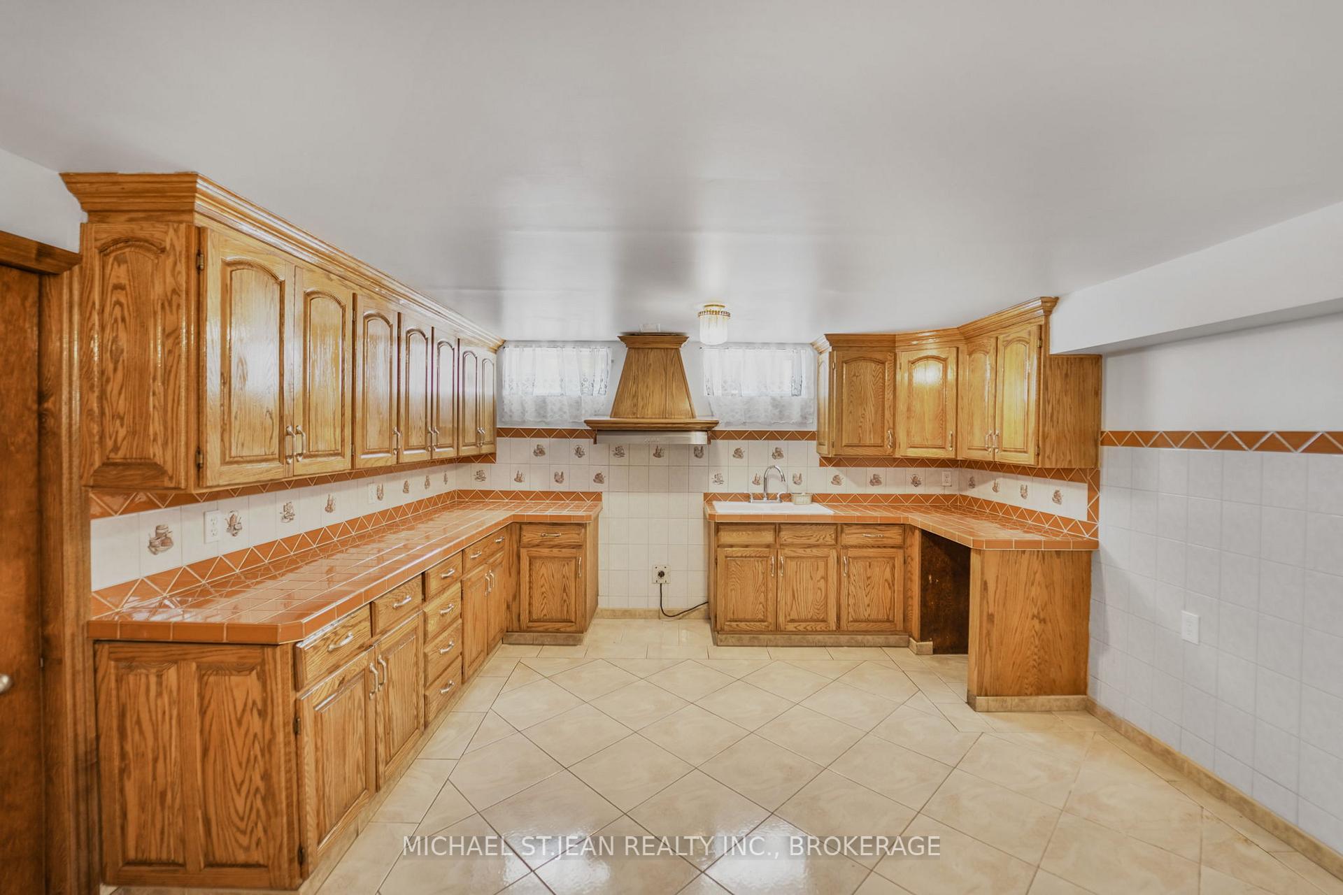 Photo 21 of 234 Highland Road W, Hamilton, Stoney Creek Mountain — HOMEH
