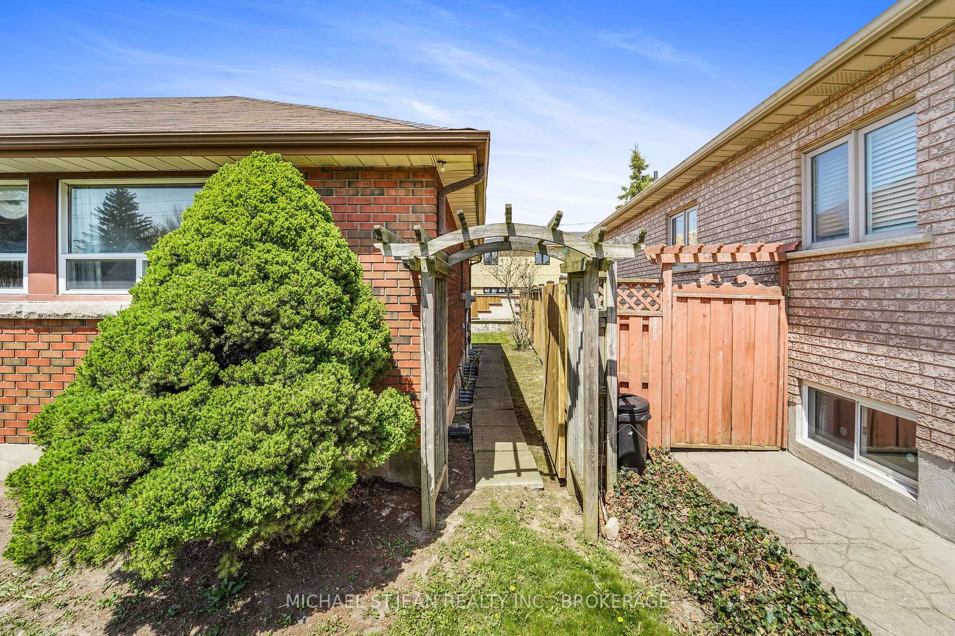 Photo 32 of 234 Highland Road W, Hamilton, Stoney Creek Mountain — HOMEH