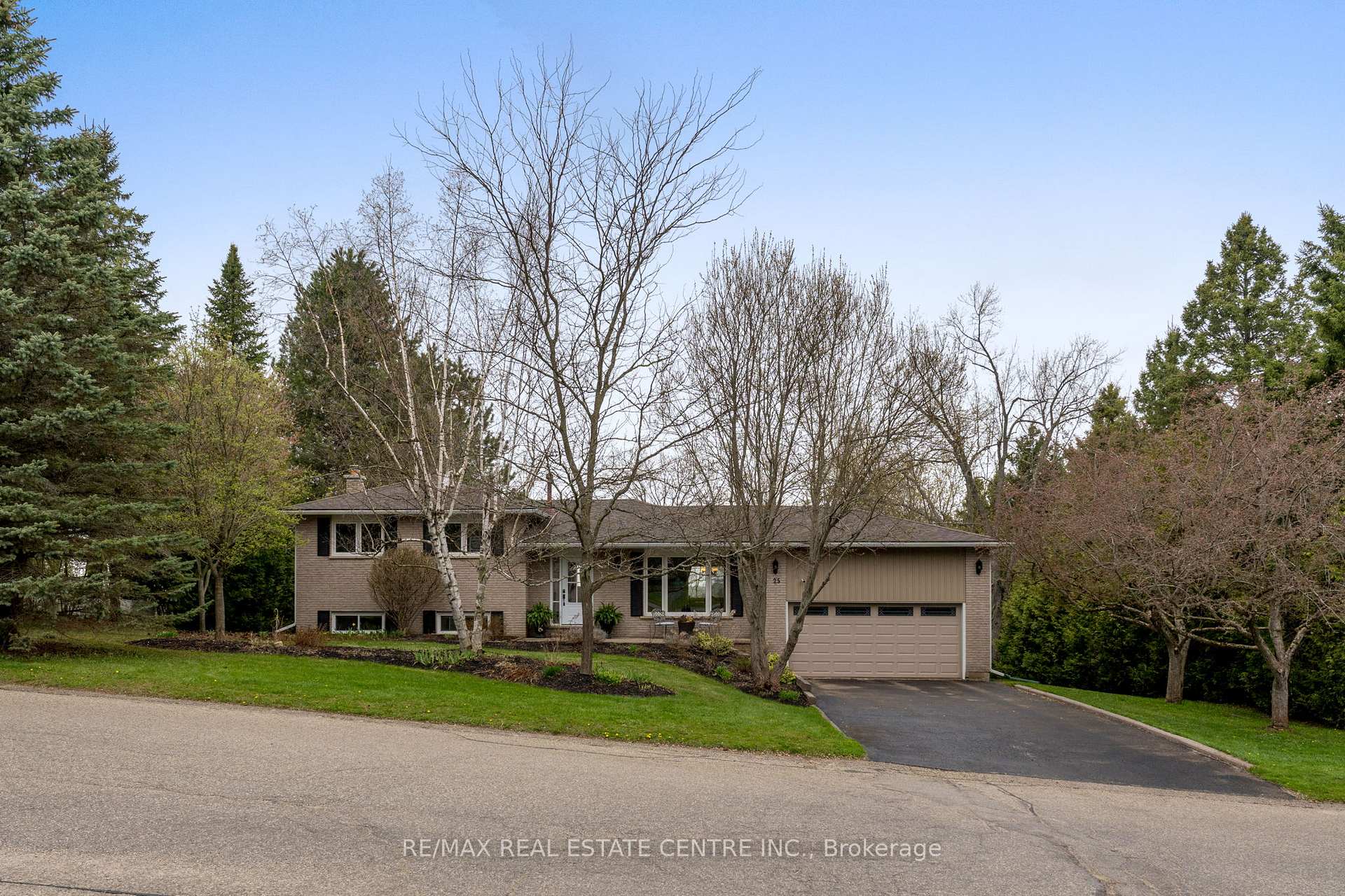 Photo 1 of 25 Erin Heights Drive, Erin — HOMEH