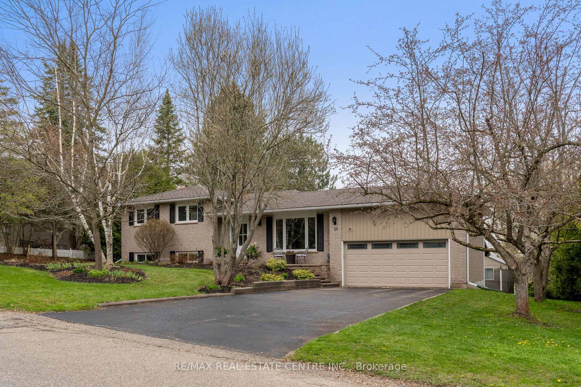 Photo 4 of 25 Erin Heights Drive, Erin — HOMEH