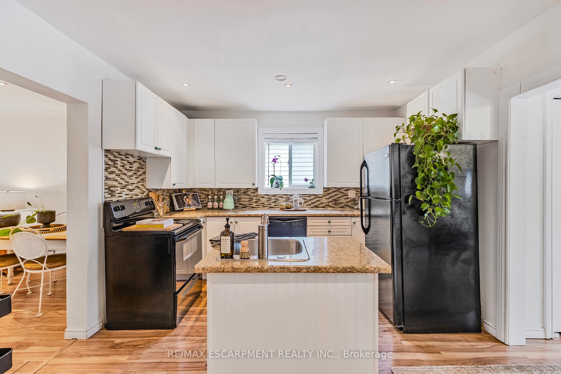 Photo 10 of 37 East 23rd Street, Hamilton, Eastmount — HOMEH