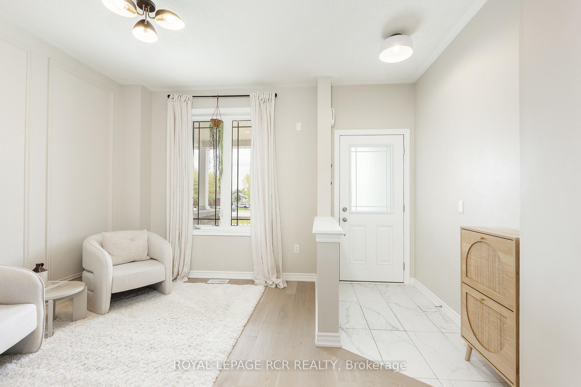 Photo 8 of 56 Kingknoll Crescent, Georgina, Keswick South — HOMEH