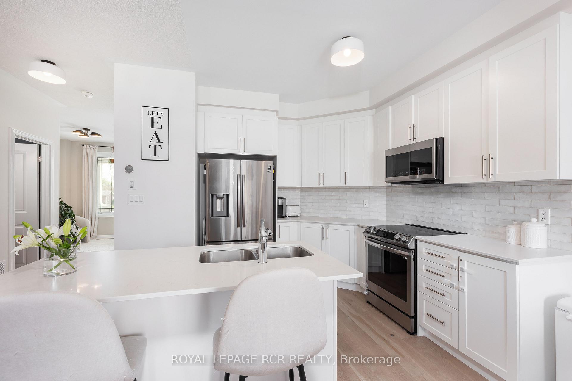 Photo 3 of 56 Kingknoll Crescent, Georgina, Keswick South — HOMEH