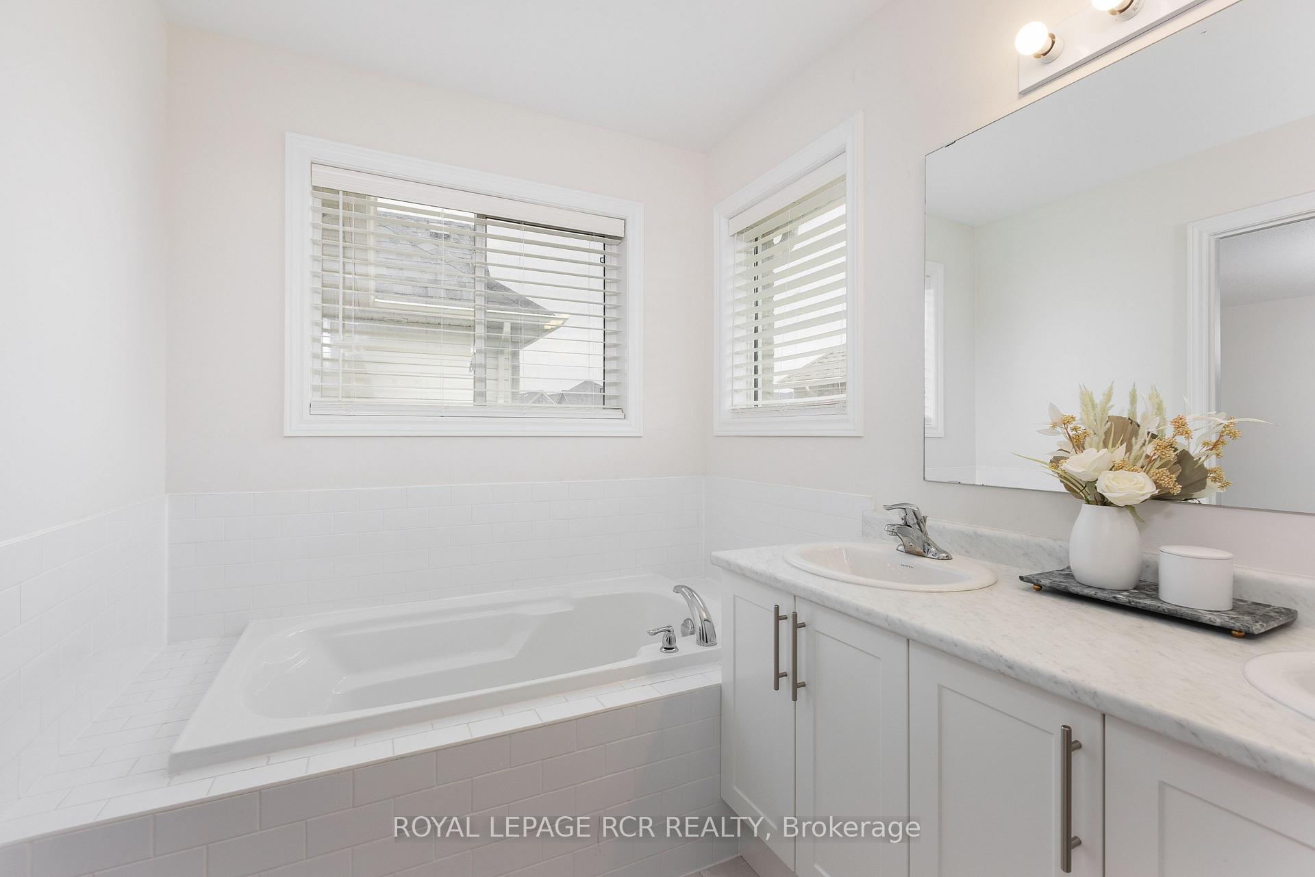 Photo 6 of 56 Kingknoll Crescent, Georgina, Keswick South — HOMEH