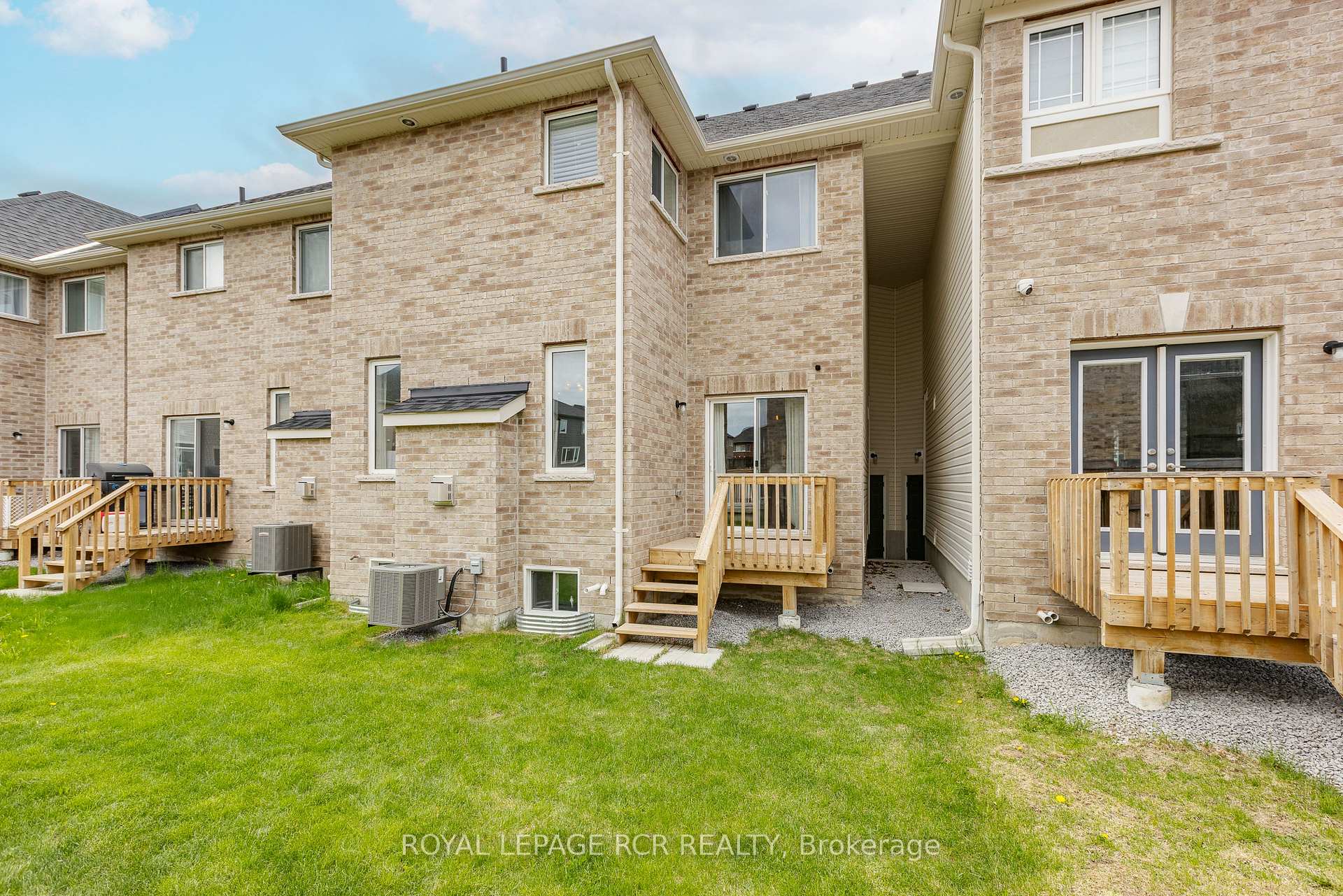 Photo 20 of 56 Kingknoll Crescent, Georgina, Keswick South — HOMEH