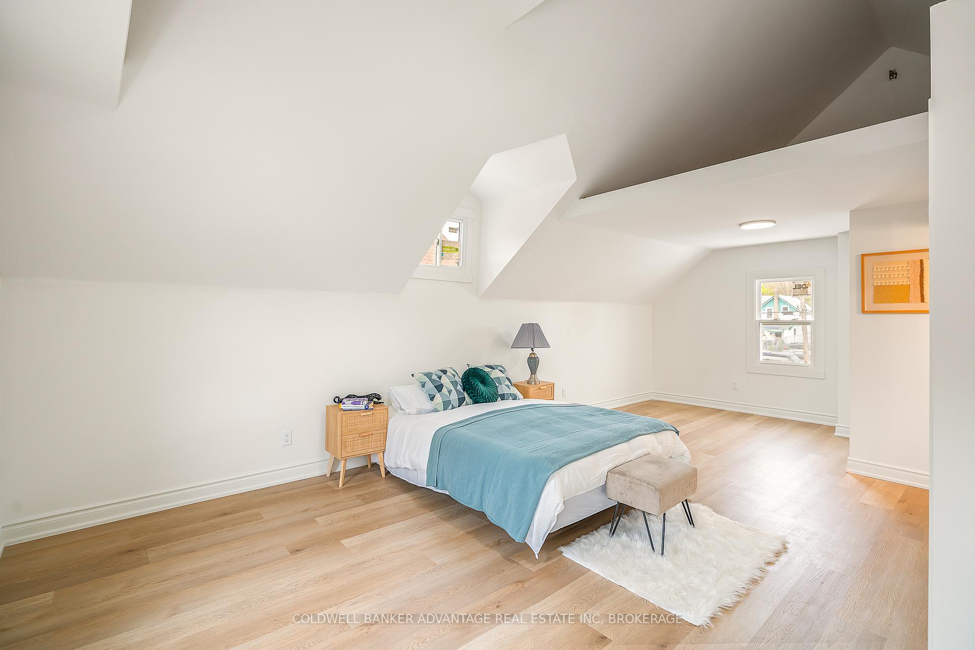Photo 5 of 13 Pinecrest Avenue, St. Catharines, Burleigh Hill — HOMEH