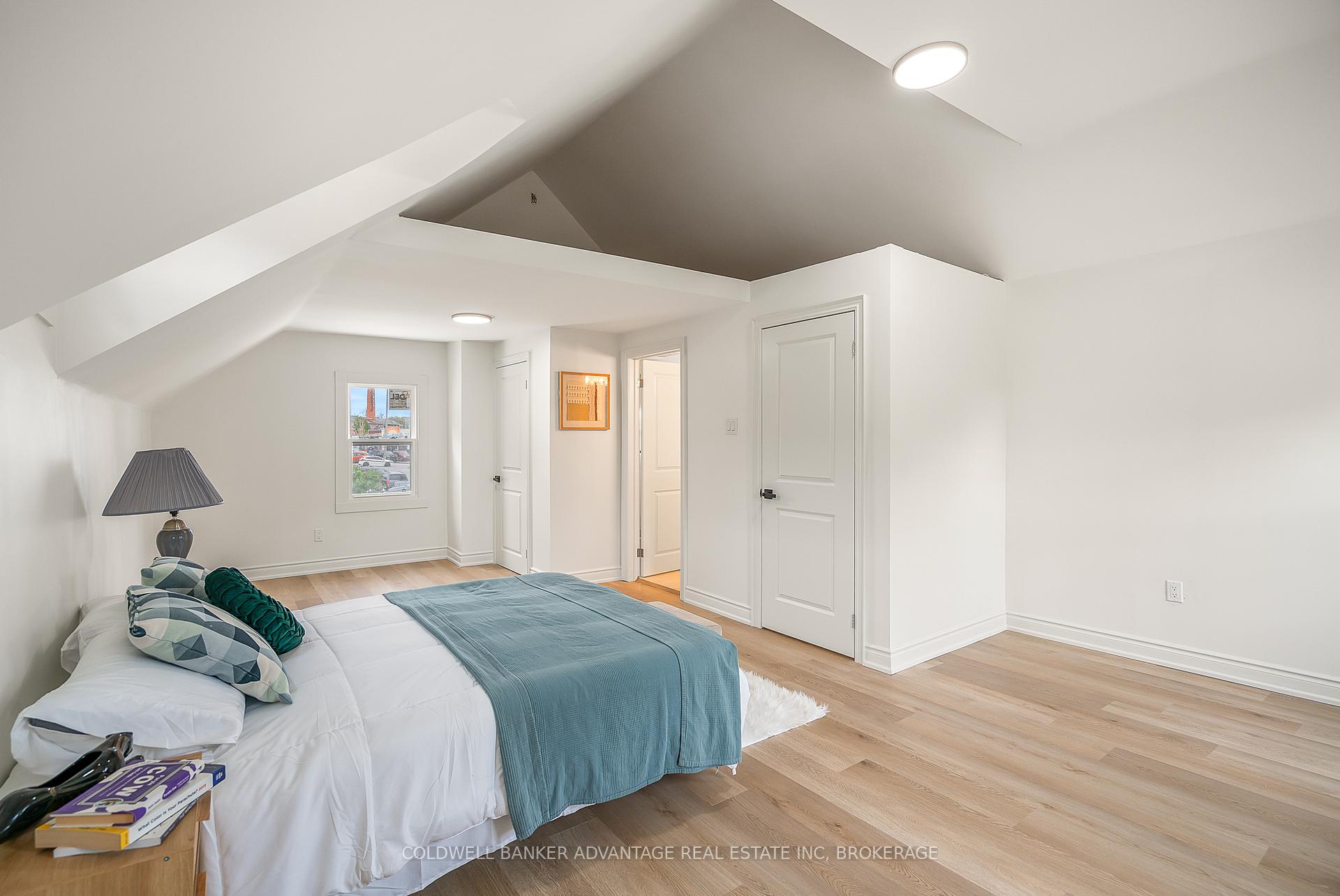 Photo 3 of 13 Pinecrest Avenue, St. Catharines, Burleigh Hill — HOMEH