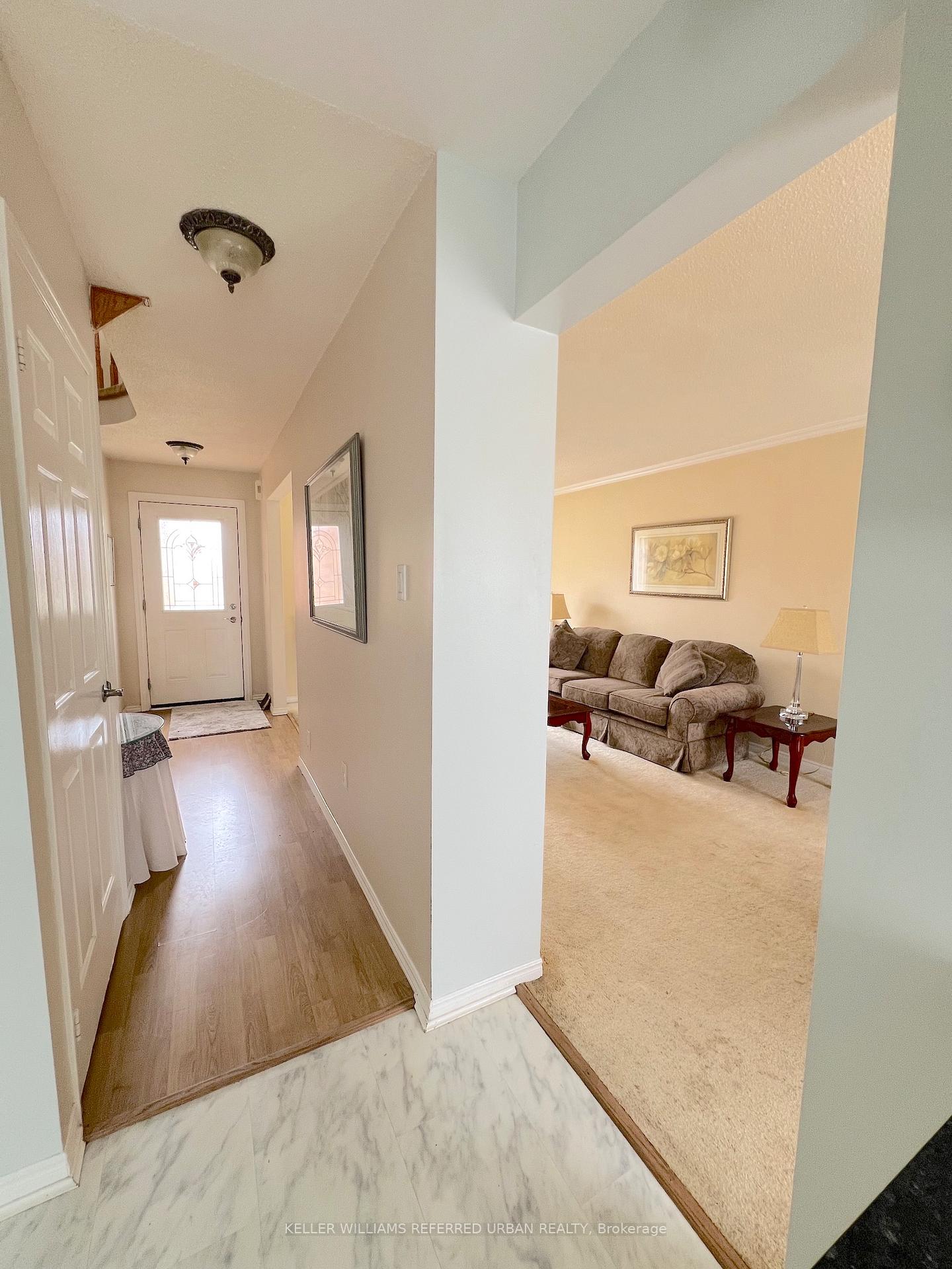 Photo 2 of 801 Lavis Street, Oshawa, Pinecrest — HOMEH