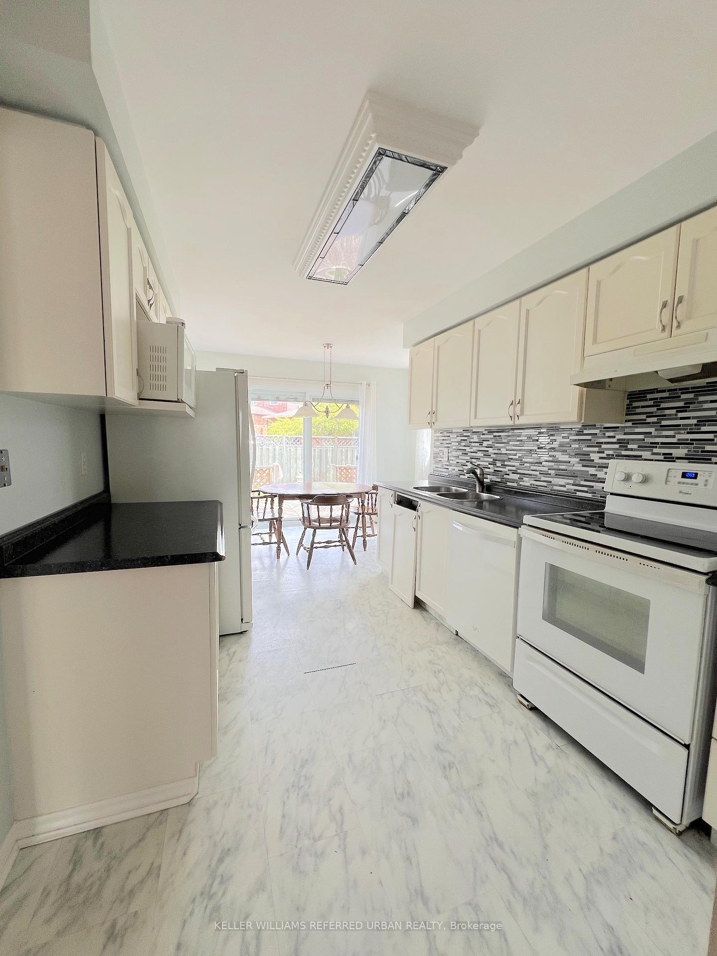 Photo 21 of 801 Lavis Street, Oshawa, Pinecrest — HOMEH
