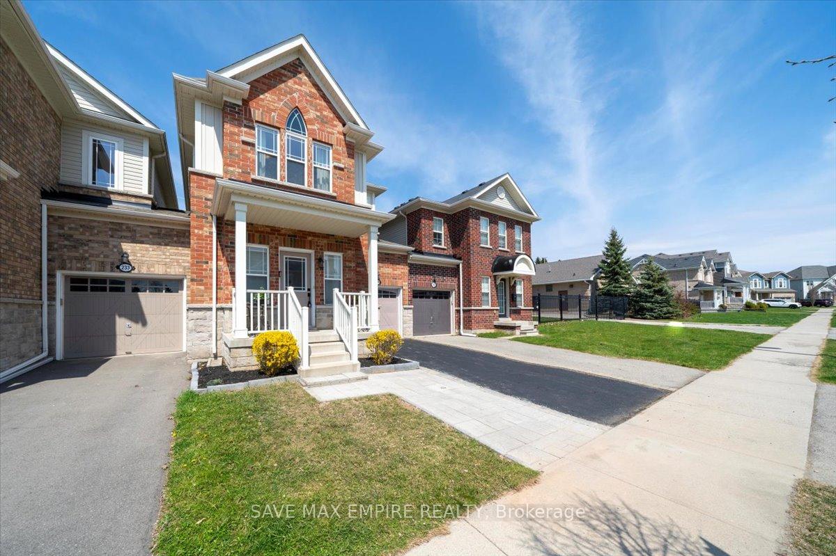 Photo 3 of 235 Fellowes Crescent, Hamilton, Waterdown — HOMEH