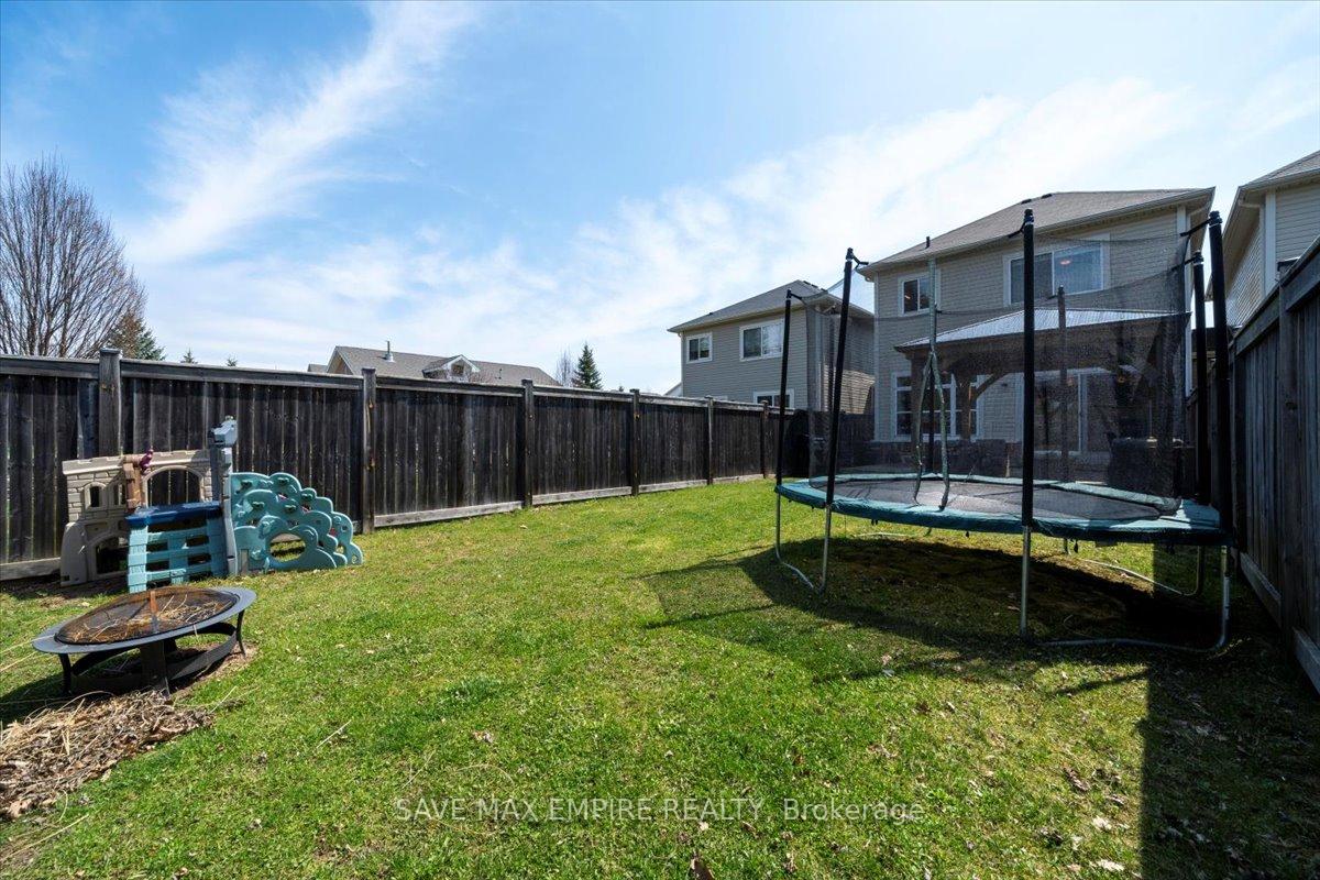Photo 32 of 235 Fellowes Crescent, Hamilton, Waterdown — HOMEH