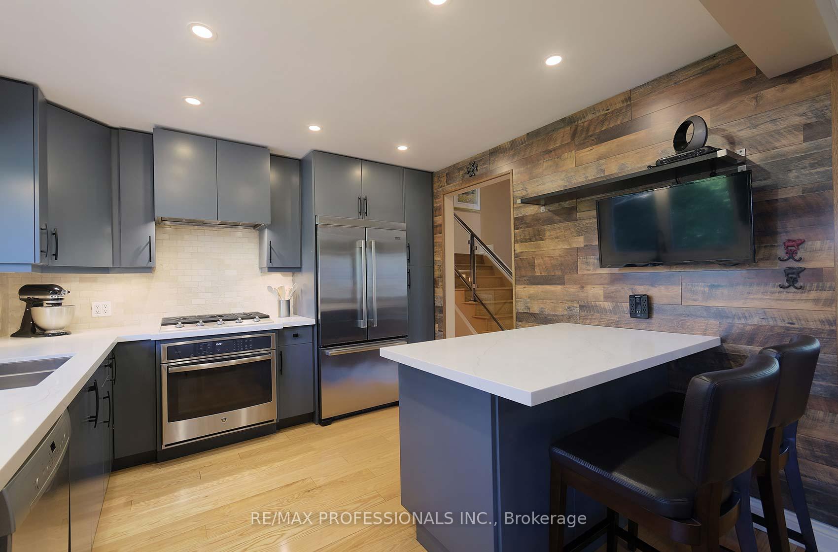 Photo 4 of 6 Laurelwood Crescent, Etobicoke, Kingsview Village-The Westway — HOMEH
