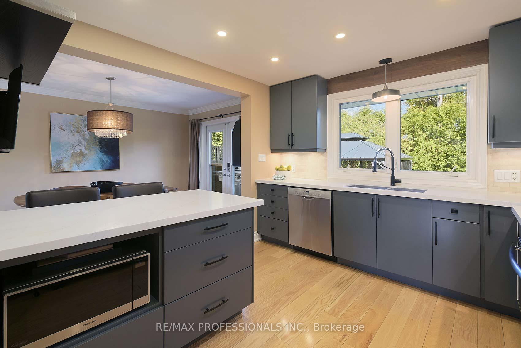Photo 2 of 6 Laurelwood Crescent, Etobicoke, Kingsview Village-The Westway — HOMEH