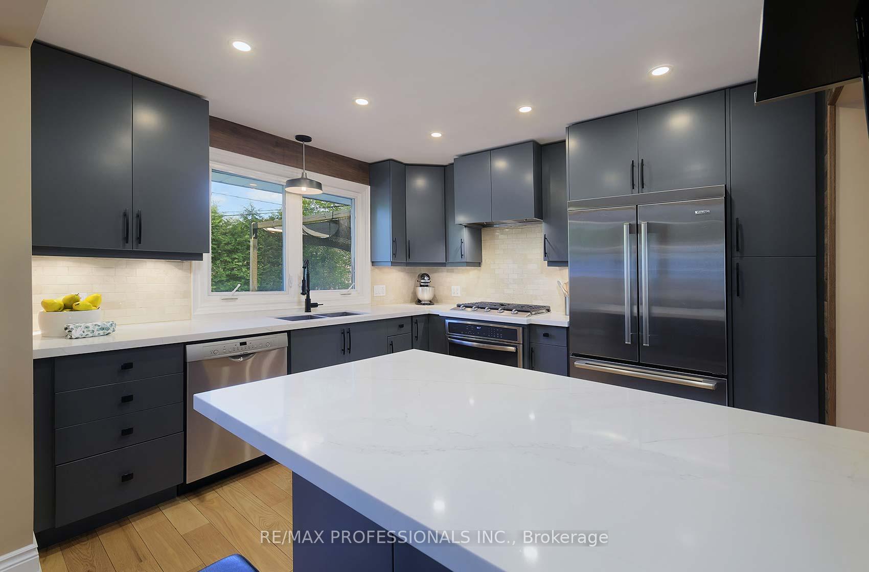 Photo 5 of 6 Laurelwood Crescent, Etobicoke, Kingsview Village-The Westway — HOMEH