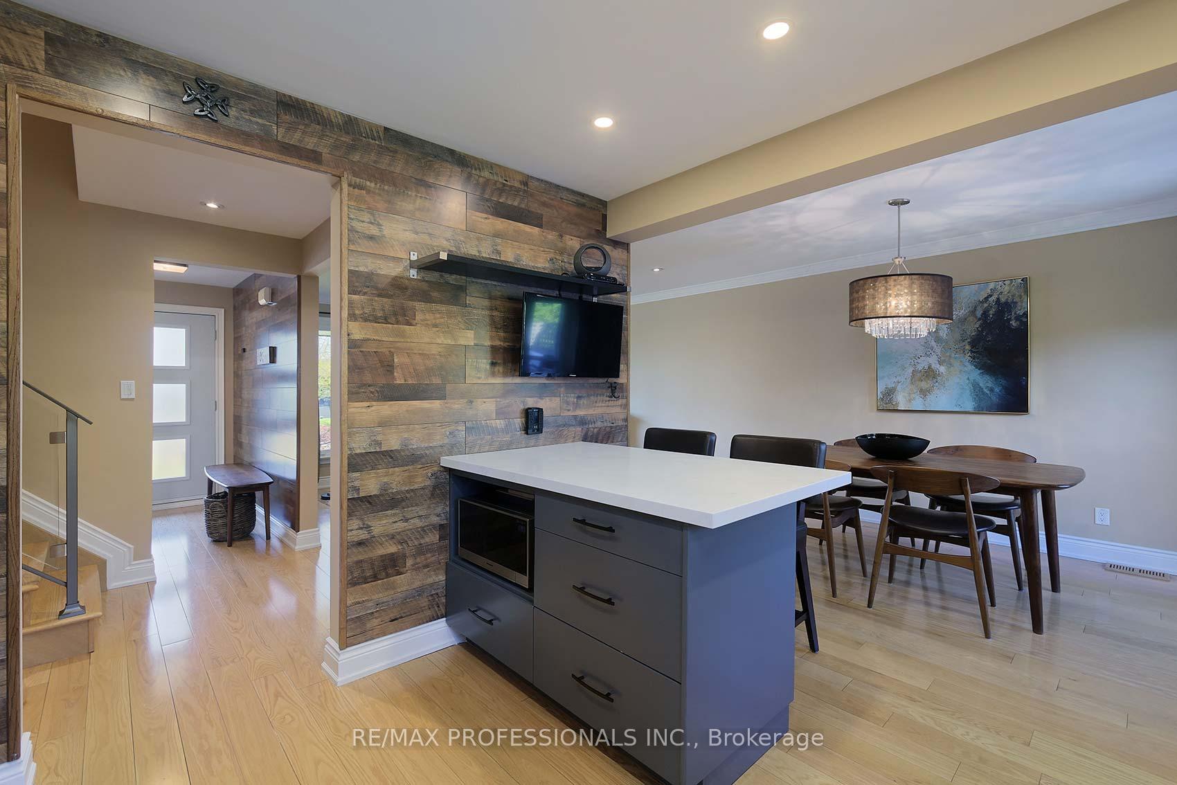 Photo 14 of 6 Laurelwood Crescent, Etobicoke, Kingsview Village-The Westway — HOMEH