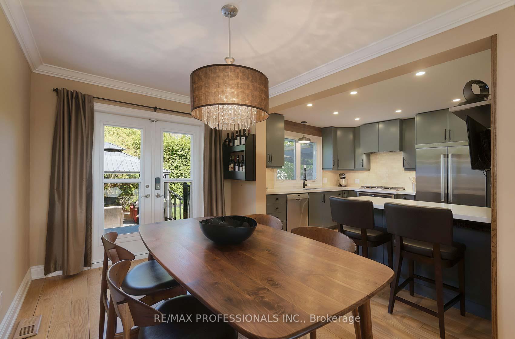 Photo 10 of 6 Laurelwood Crescent, Etobicoke, Kingsview Village-The Westway — HOMEH