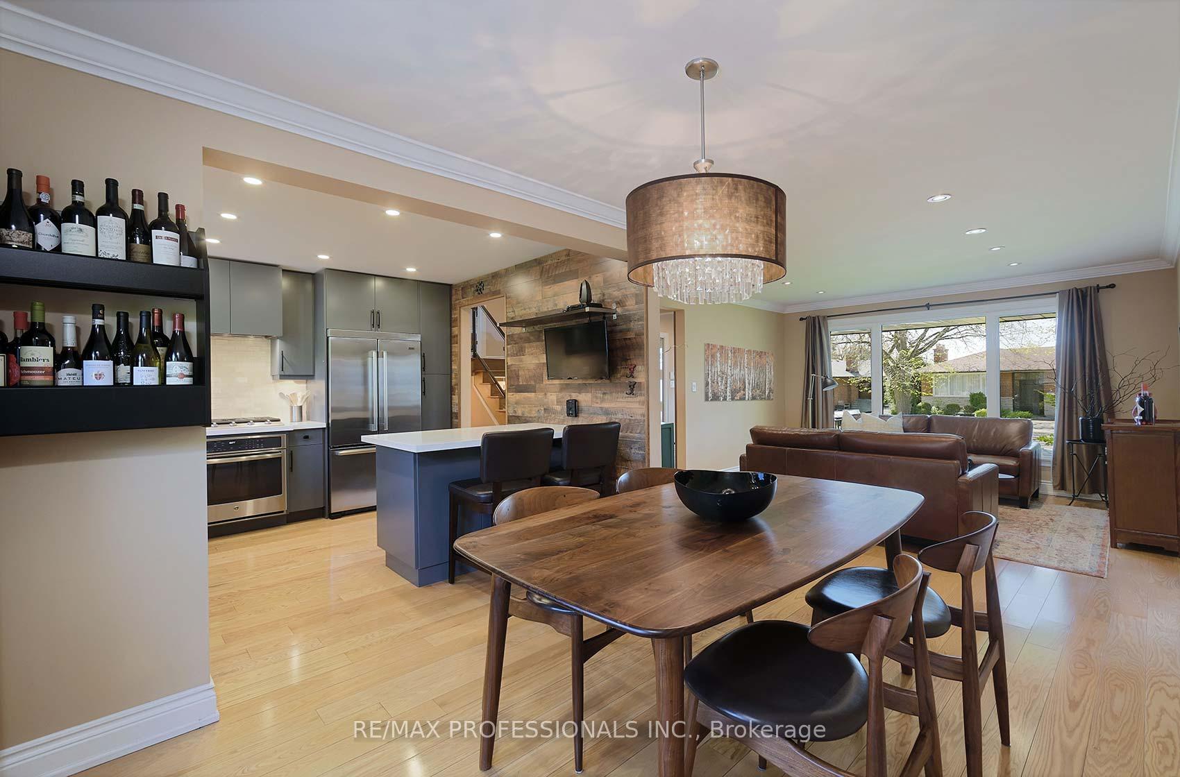 Photo 11 of 6 Laurelwood Crescent, Etobicoke, Kingsview Village-The Westway — HOMEH
