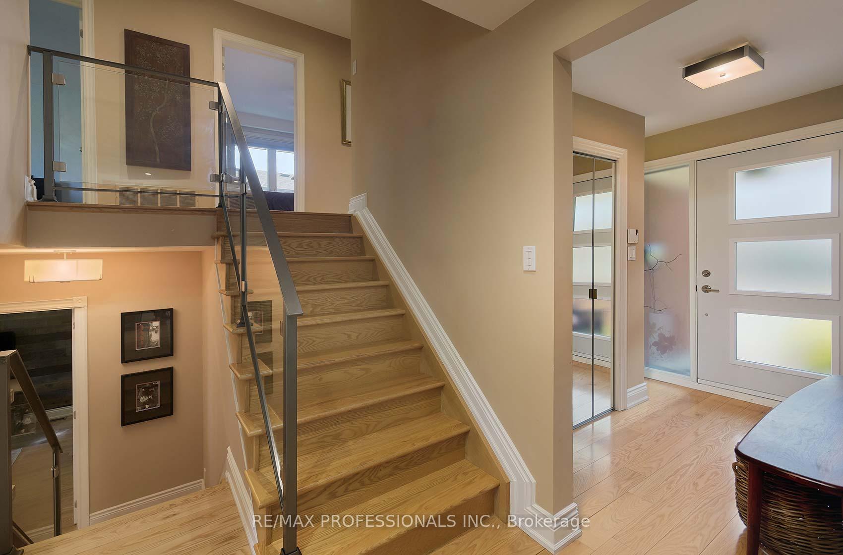 Photo 12 of 6 Laurelwood Crescent, Etobicoke, Kingsview Village-The Westway — HOMEH