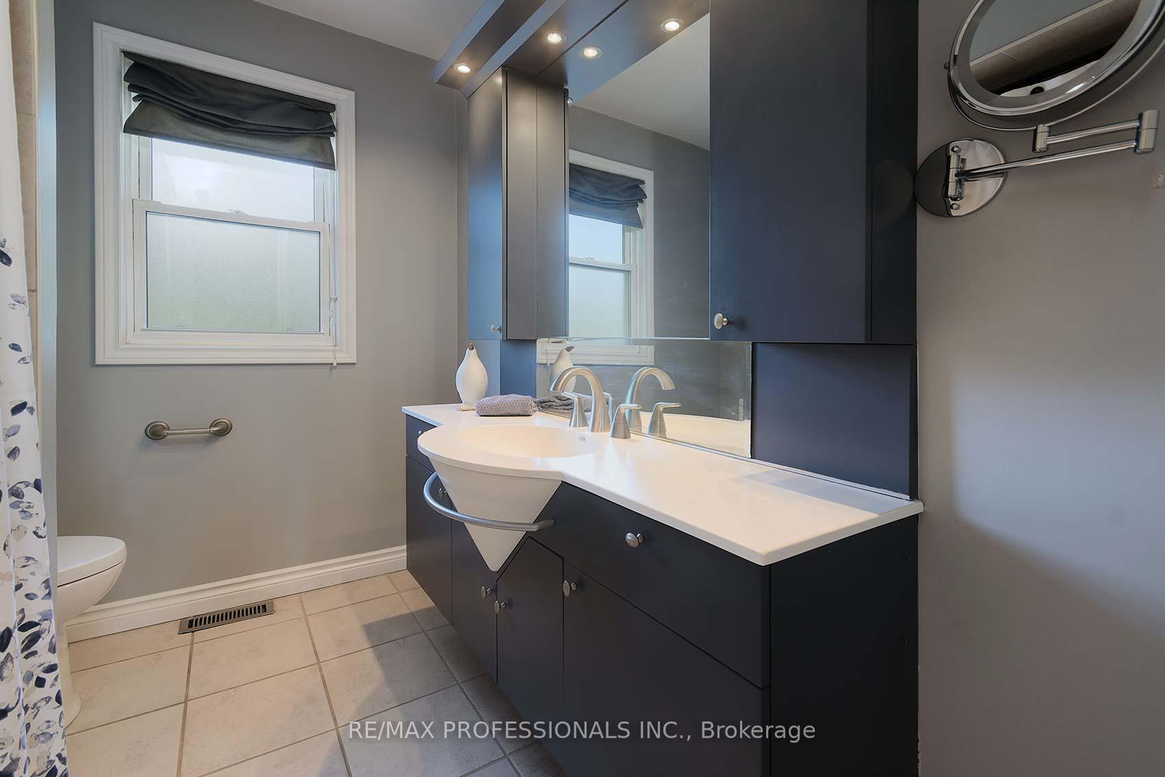 Photo 15 of 6 Laurelwood Crescent, Etobicoke, Kingsview Village-The Westway — HOMEH