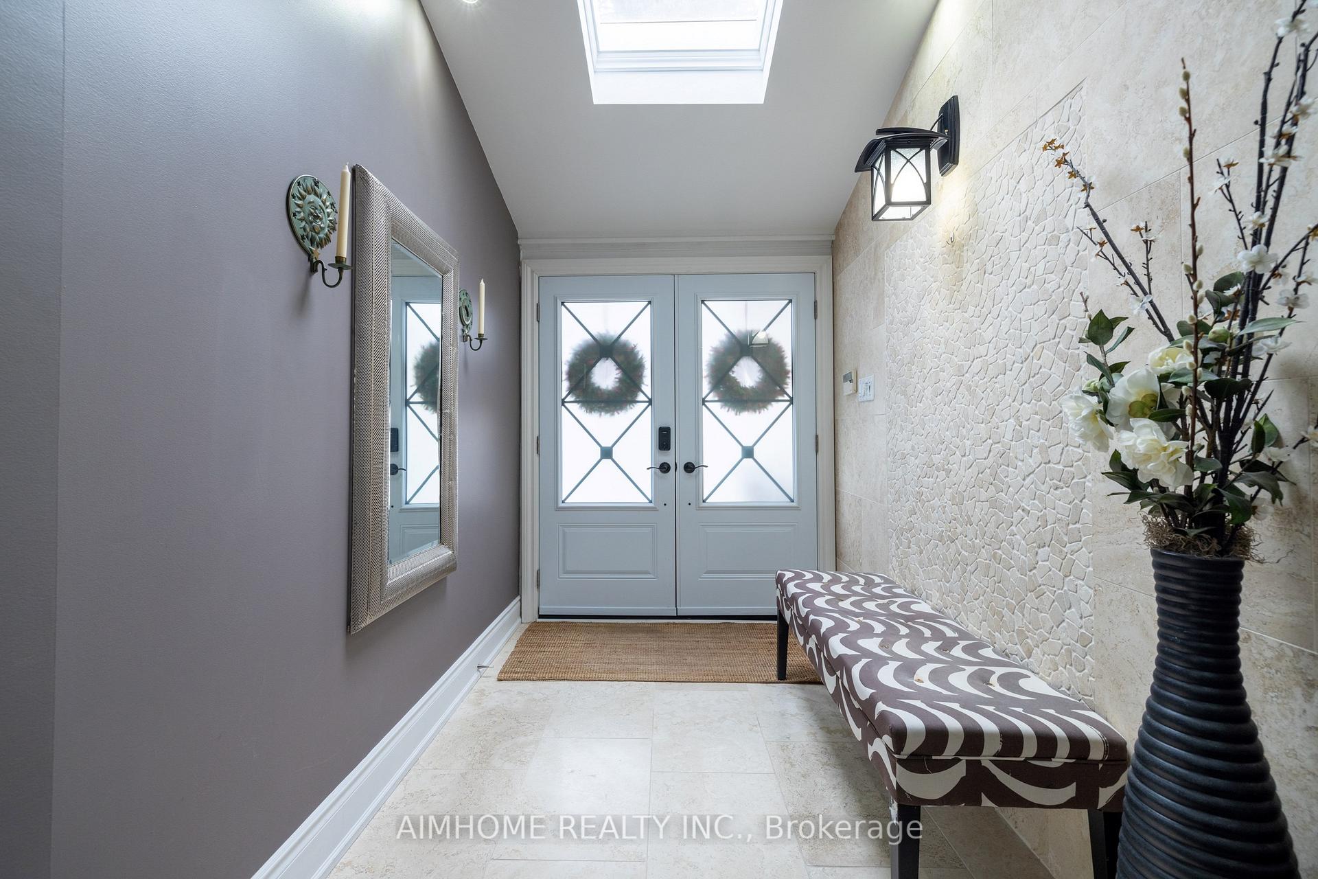Photo 3 of 83 Emmeloord Crescent, Markham, Unionville — HOMEH