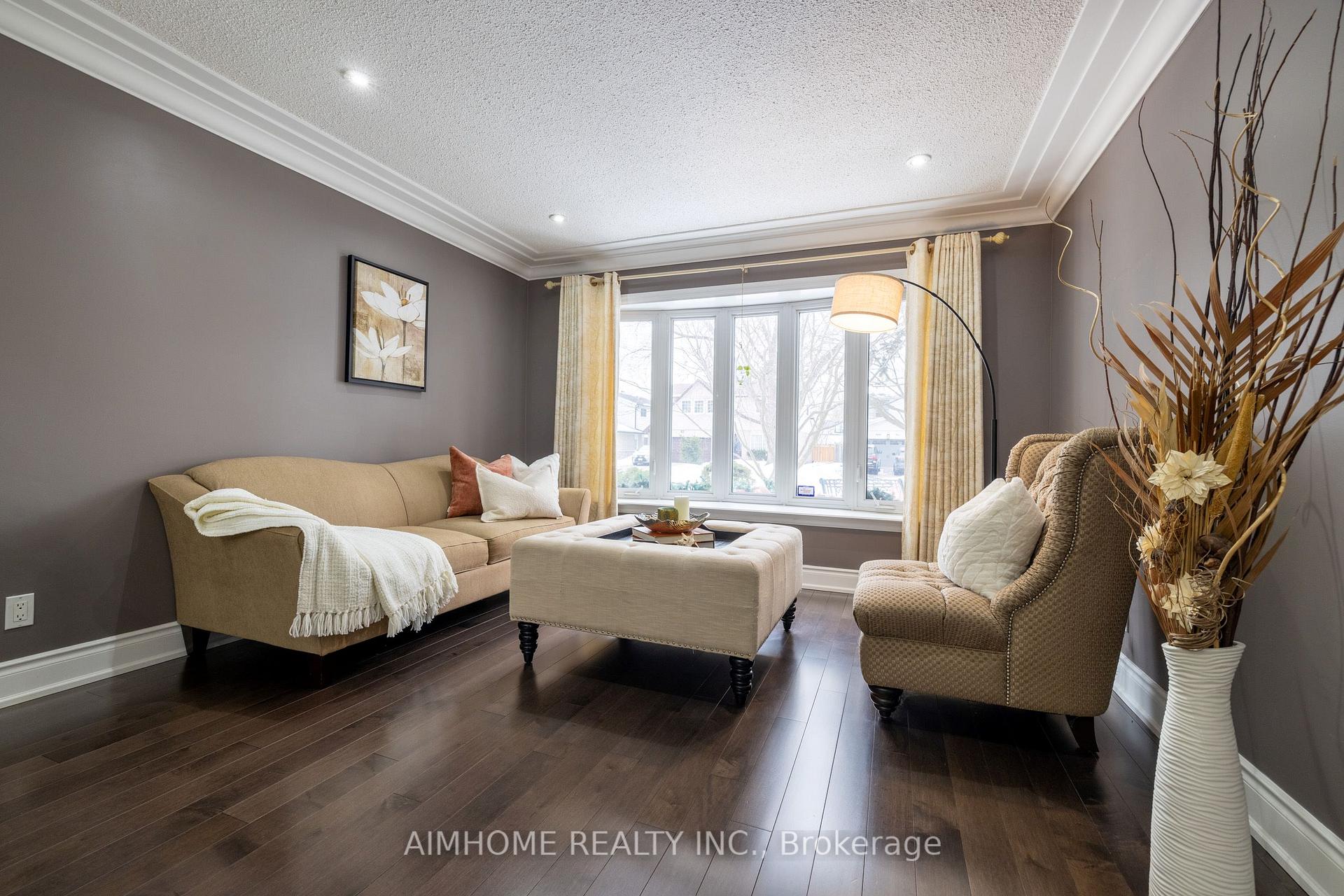Photo 5 of 83 Emmeloord Crescent, Markham, Unionville — HOMEH