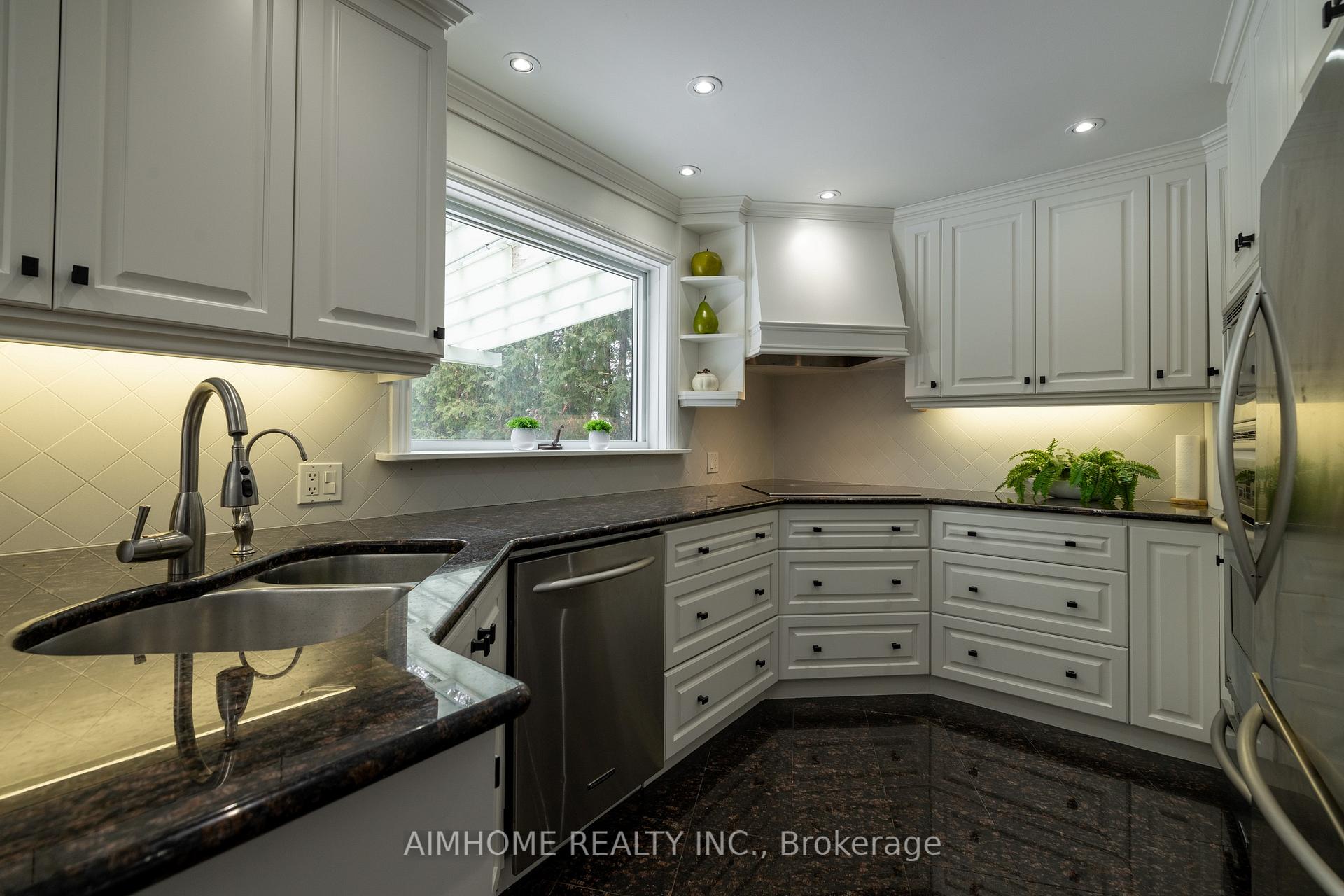 Photo 25 of 83 Emmeloord Crescent, Markham, Unionville — HOMEH