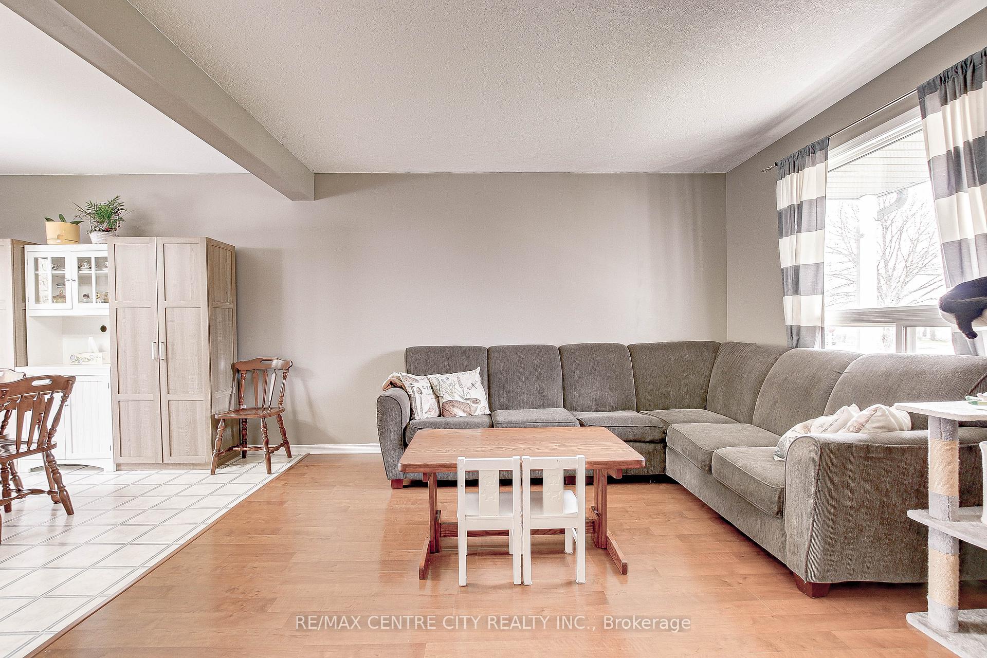 Photo 7 of 27 Cook Crescent, St. Thomas — HOMEH