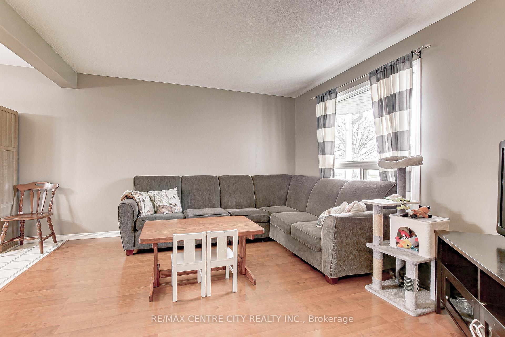 Photo 12 of 27 Cook Crescent, St. Thomas — HOMEH