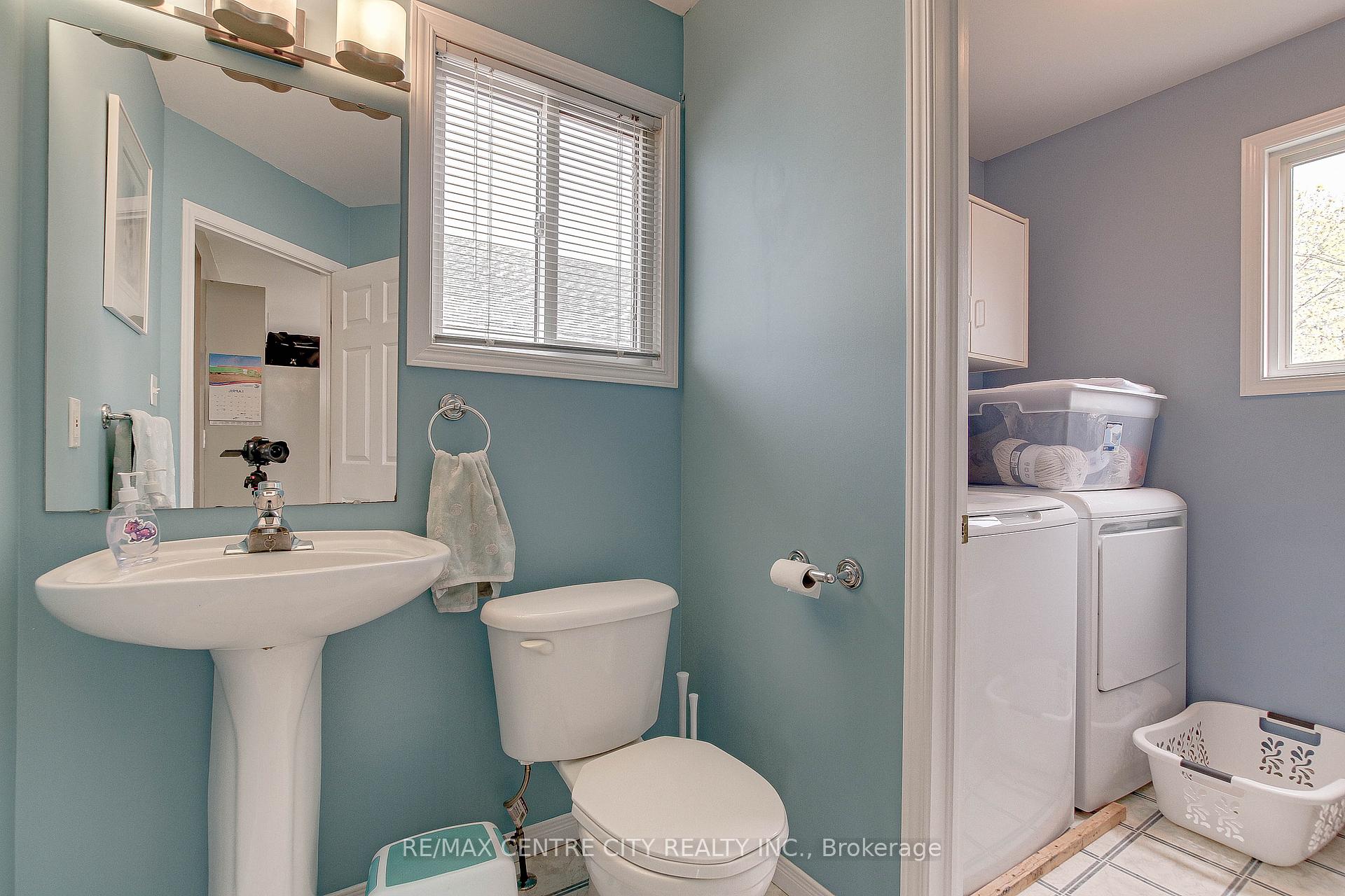Photo 14 of 27 Cook Crescent, St. Thomas — HOMEH