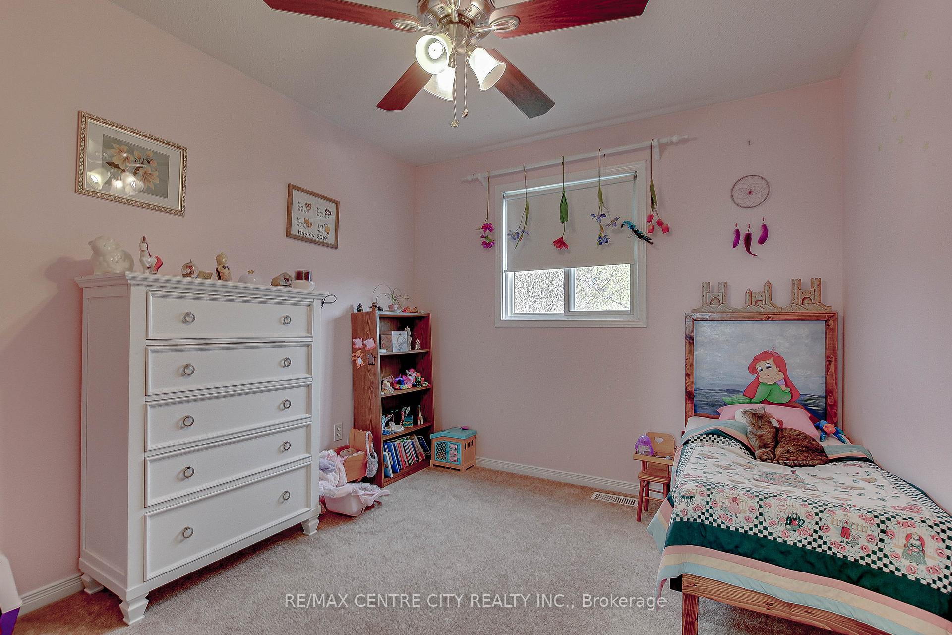 Photo 5 of 27 Cook Crescent, St. Thomas — HOMEH