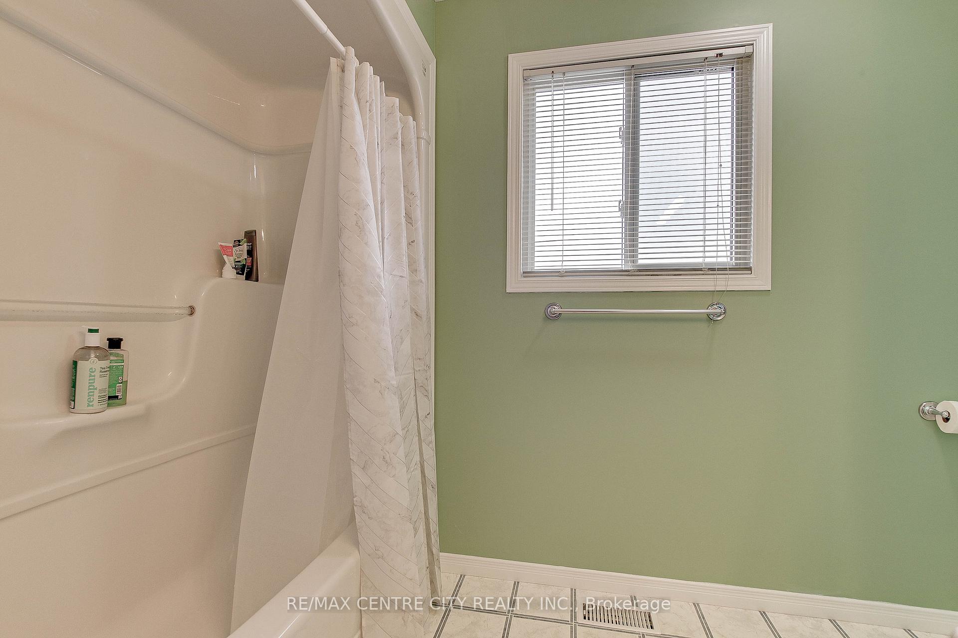 Photo 9 of 27 Cook Crescent, St. Thomas — HOMEH