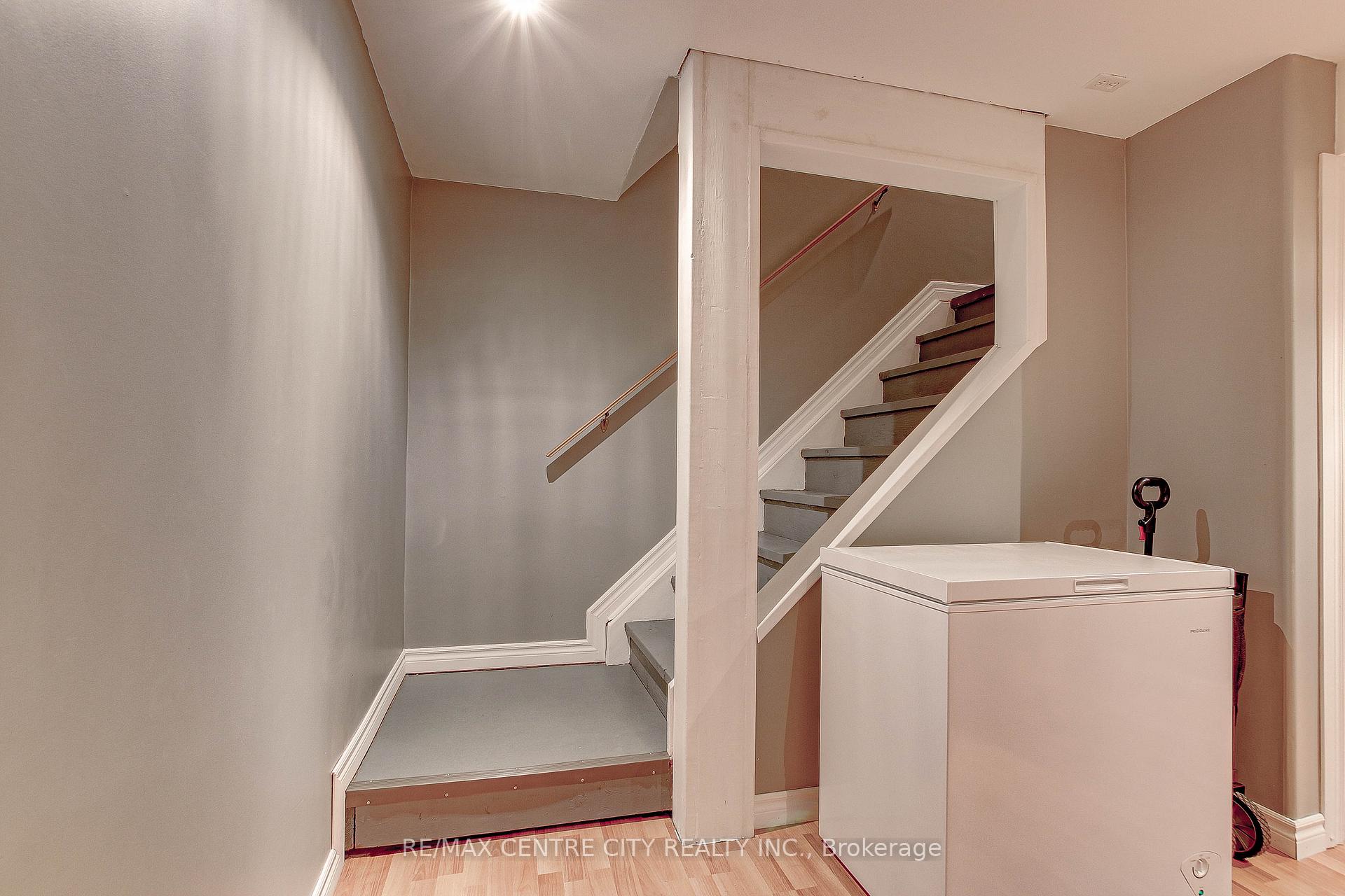 Photo 11 of 27 Cook Crescent, St. Thomas — HOMEH