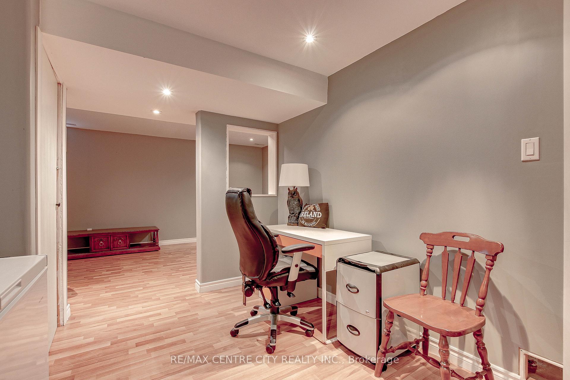 Photo 23 of 27 Cook Crescent, St. Thomas — HOMEH