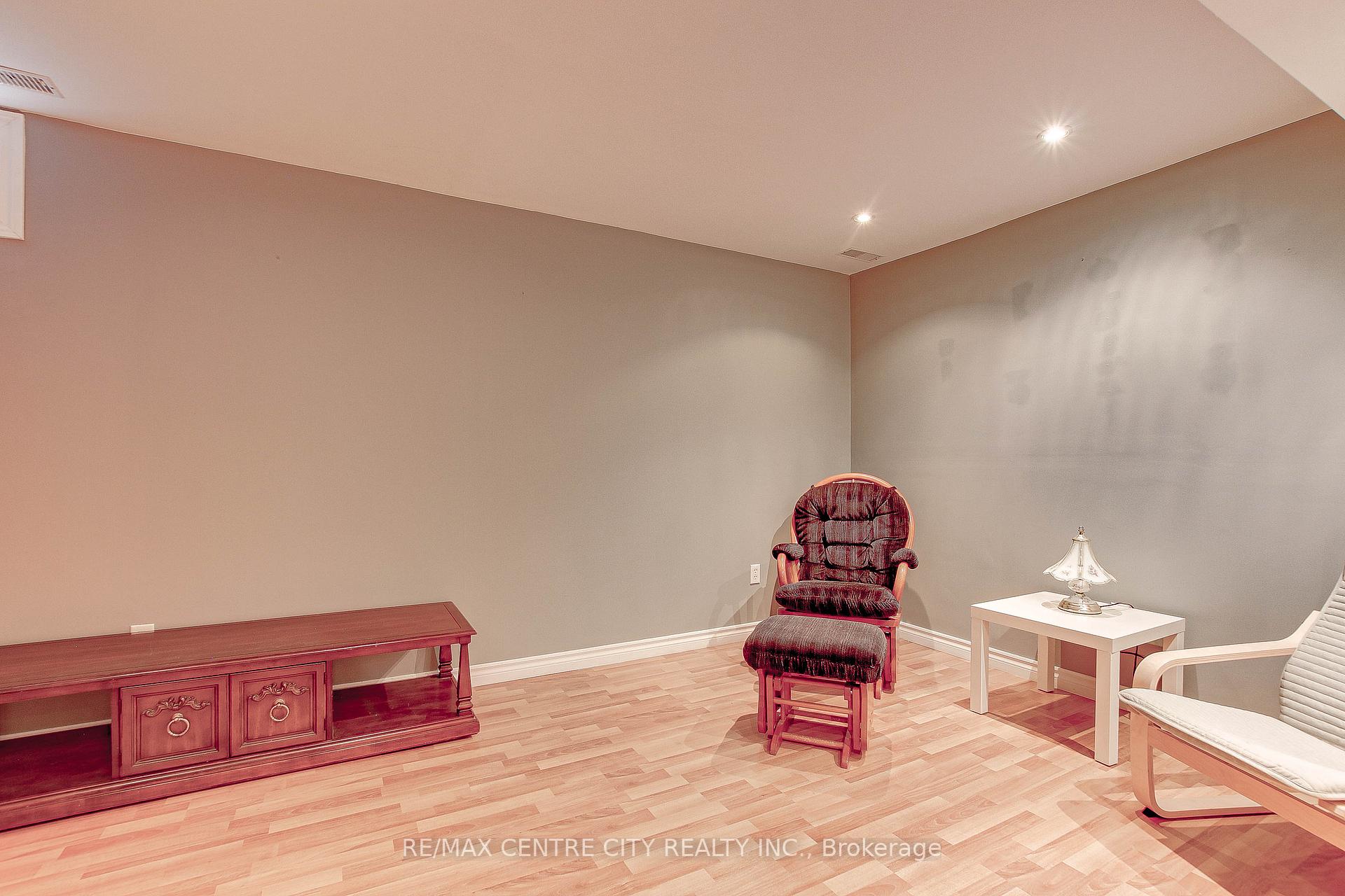 Photo 25 of 27 Cook Crescent, St. Thomas — HOMEH