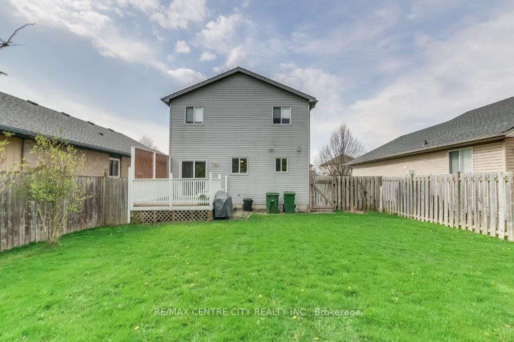 Photo 2 of 27 Cook Crescent, St. Thomas — HOMEH