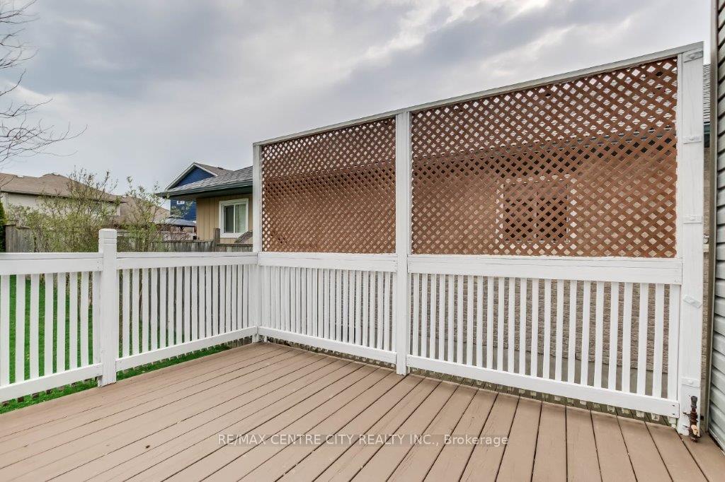 Photo 6 of 27 Cook Crescent, St. Thomas — HOMEH