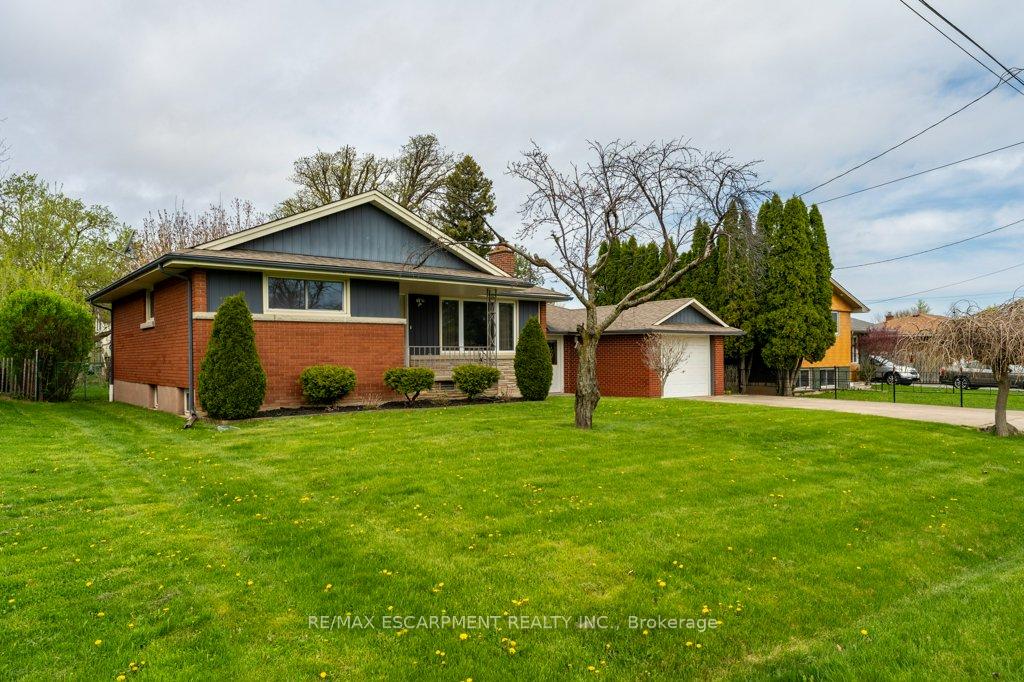 Photo 2 of 4386 Jackson Street, Lincoln, Beamsville — HOMEH