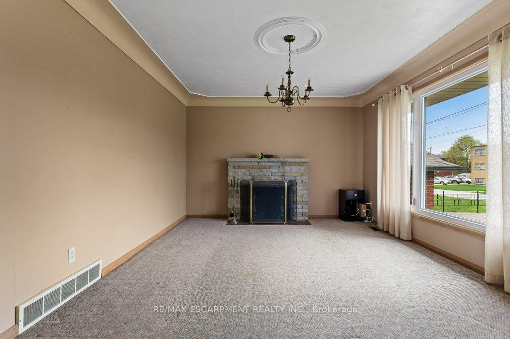 Photo 12 of 4386 Jackson Street, Lincoln, Beamsville — HOMEH