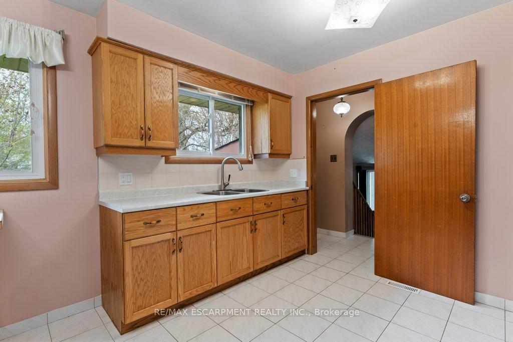 Photo 24 of 4386 Jackson Street, Lincoln, Beamsville — HOMEH