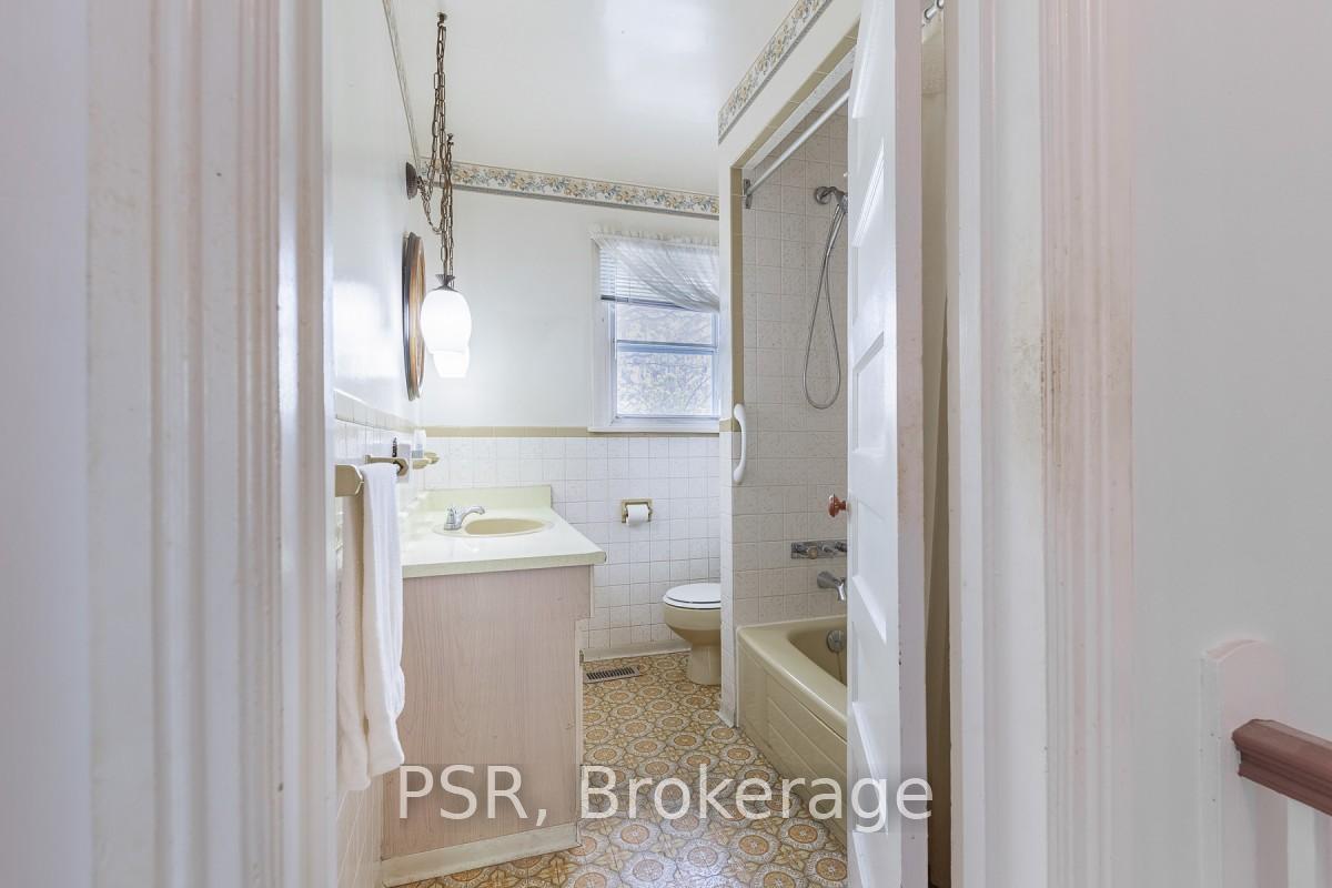 Photo 17 of 212 Brock Avenue, Toronto, Little Portugal — HOMEH