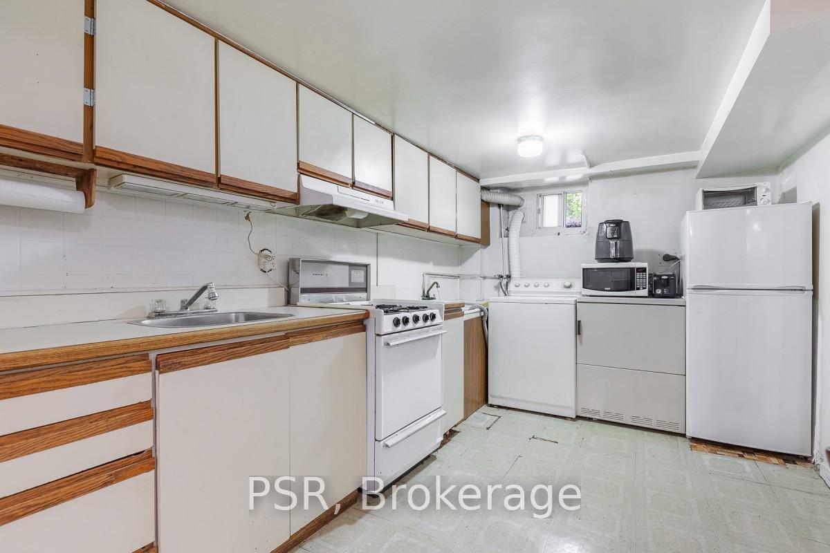 Photo 24 of 212 Brock Avenue, Toronto, Little Portugal — HOMEH