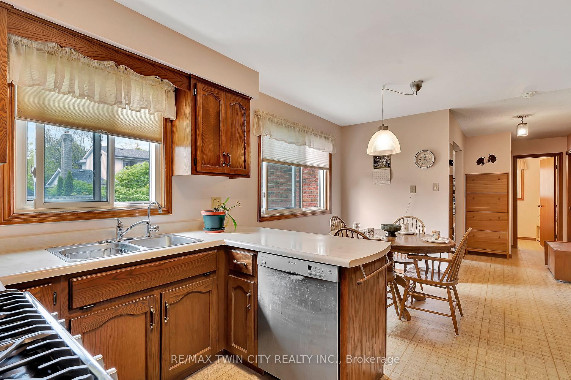 Photo 16 of 331 Auburn Drive, Waterloo — HOMEH